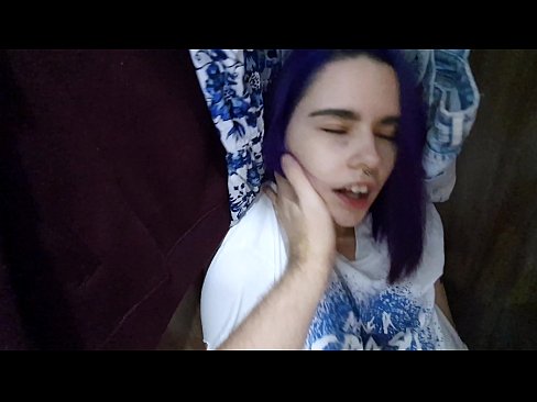 ❤️ Ya sami kanwata a cikin kabad ya taimaka mata ❤️ Batsa na Rasha ﹏